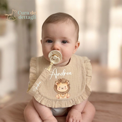 Set Nascita Personalizzato Leoncino – Scarpine, Bavaglino e Clip Porta Ciuccio