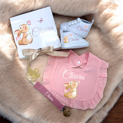Set Nascita Personalizzato Coniglietto – Scarpine, Bavaglino e Clip Porta Ciuccio
